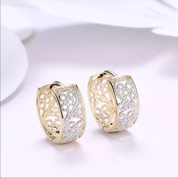 New 18 K Gold Plated Hoops Earrings - Picture 3 of 5